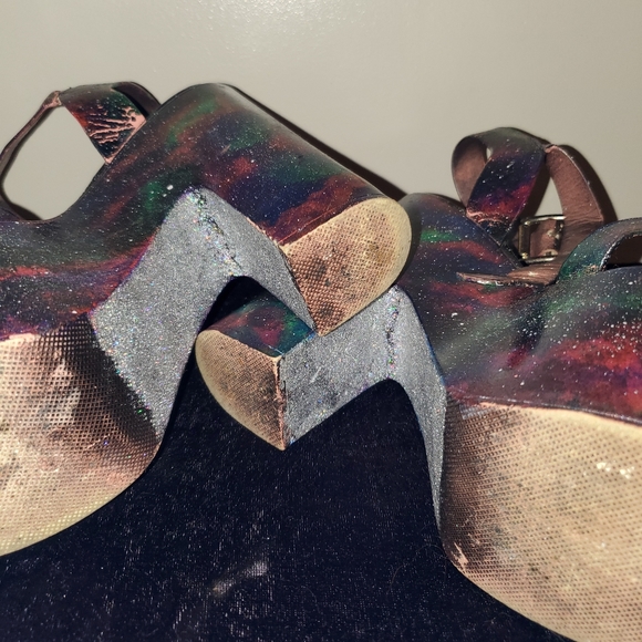 Hand painted galaxy platforms - Picture 3 of 5